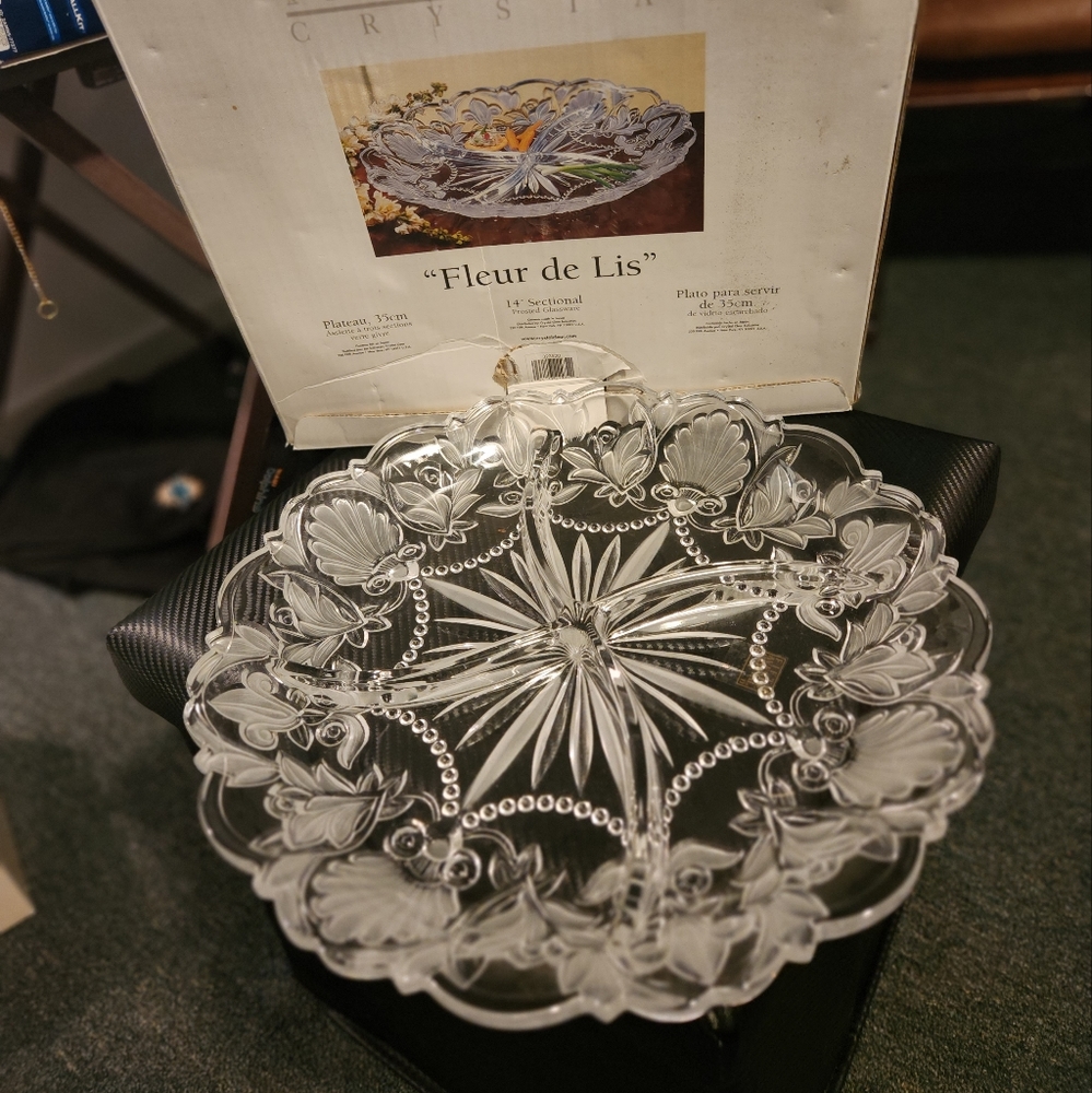 Fifth avenue Crystal 14 in sectional serving plate